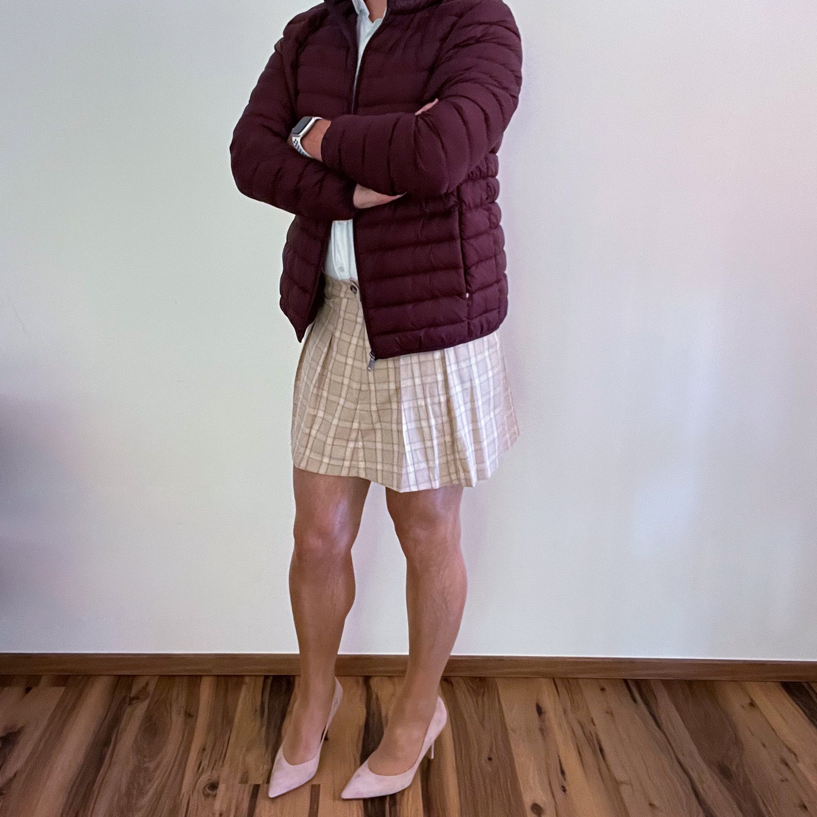 Bordeaux Steppjacke & Karo-Faltenrock
