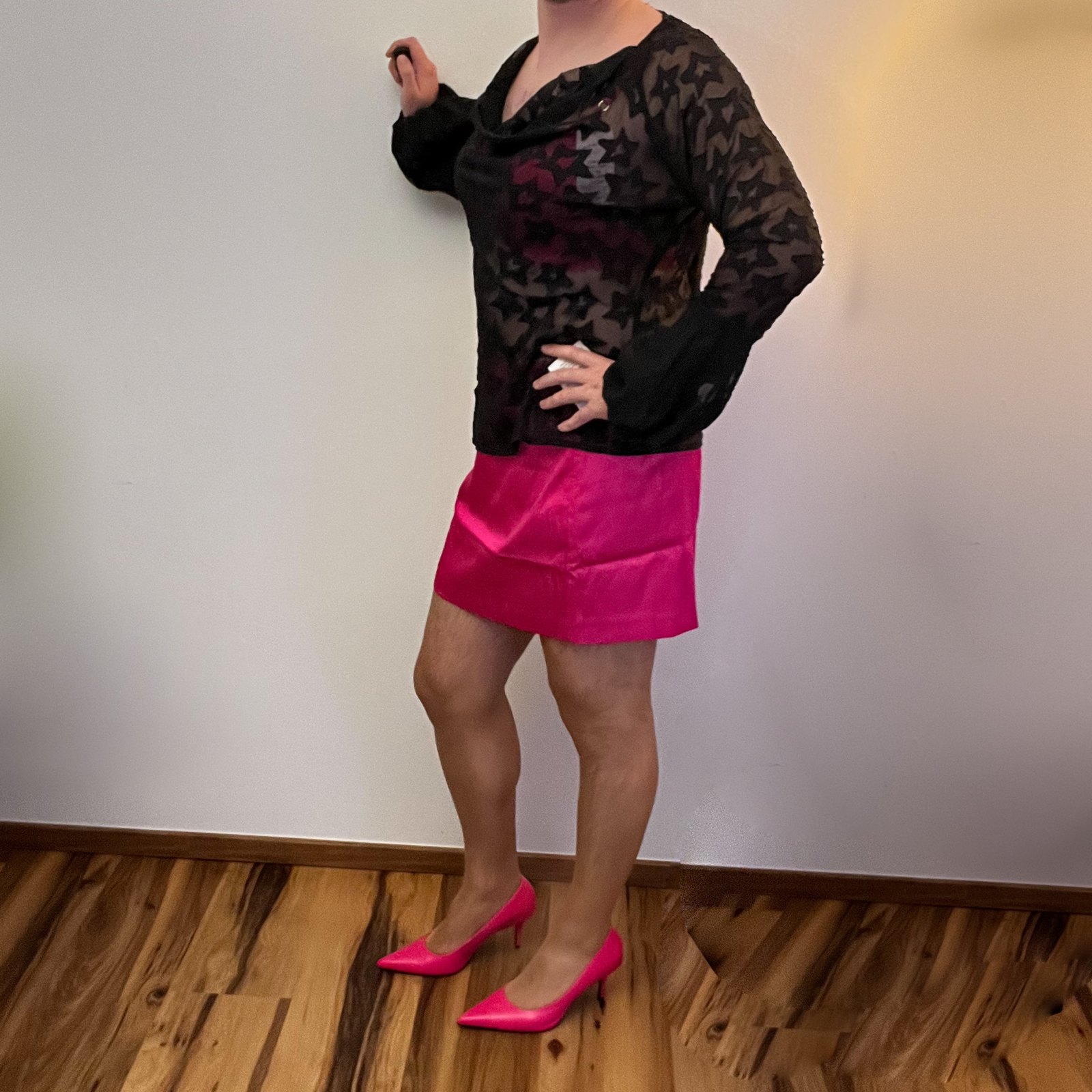 Transparentes Sternen-Top & Pinker Satin-Mini