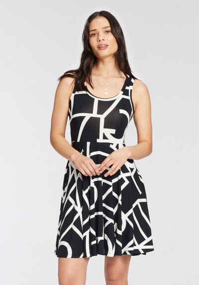 Sommerkleid mit weit schwingendem Saum