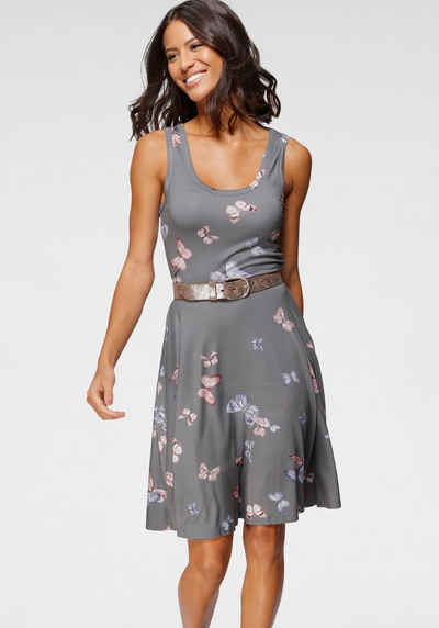  Sommerkleid mit weit schwingendem Saum