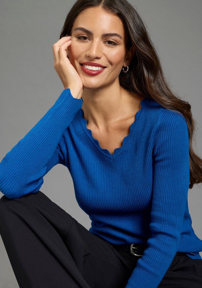Laura Scott V-Ausschnitt-Pullover mit femininer Wellenkante