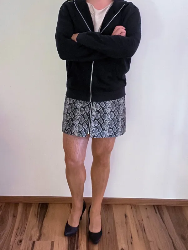 Zip-Hoodie & Schlangenprint-Mini