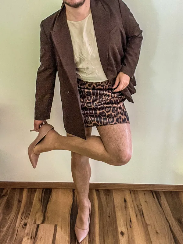Brauner Oversized-Blazer & Leo-Mini
