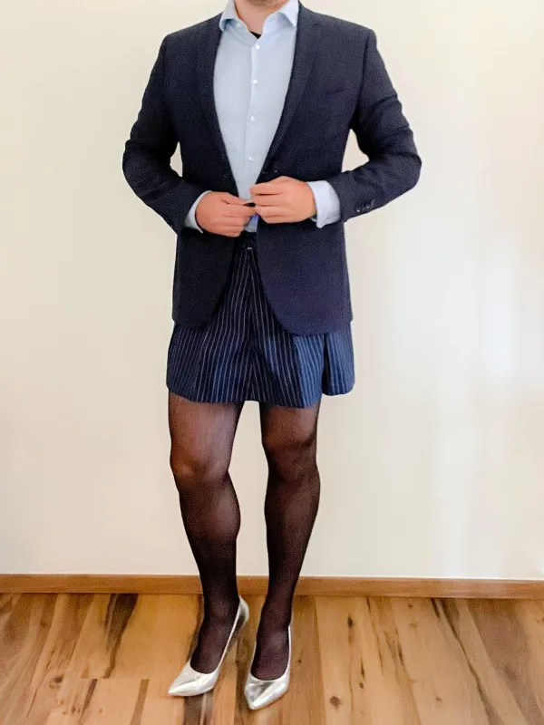 Navy Blazer & Nadelstreifen-Mini