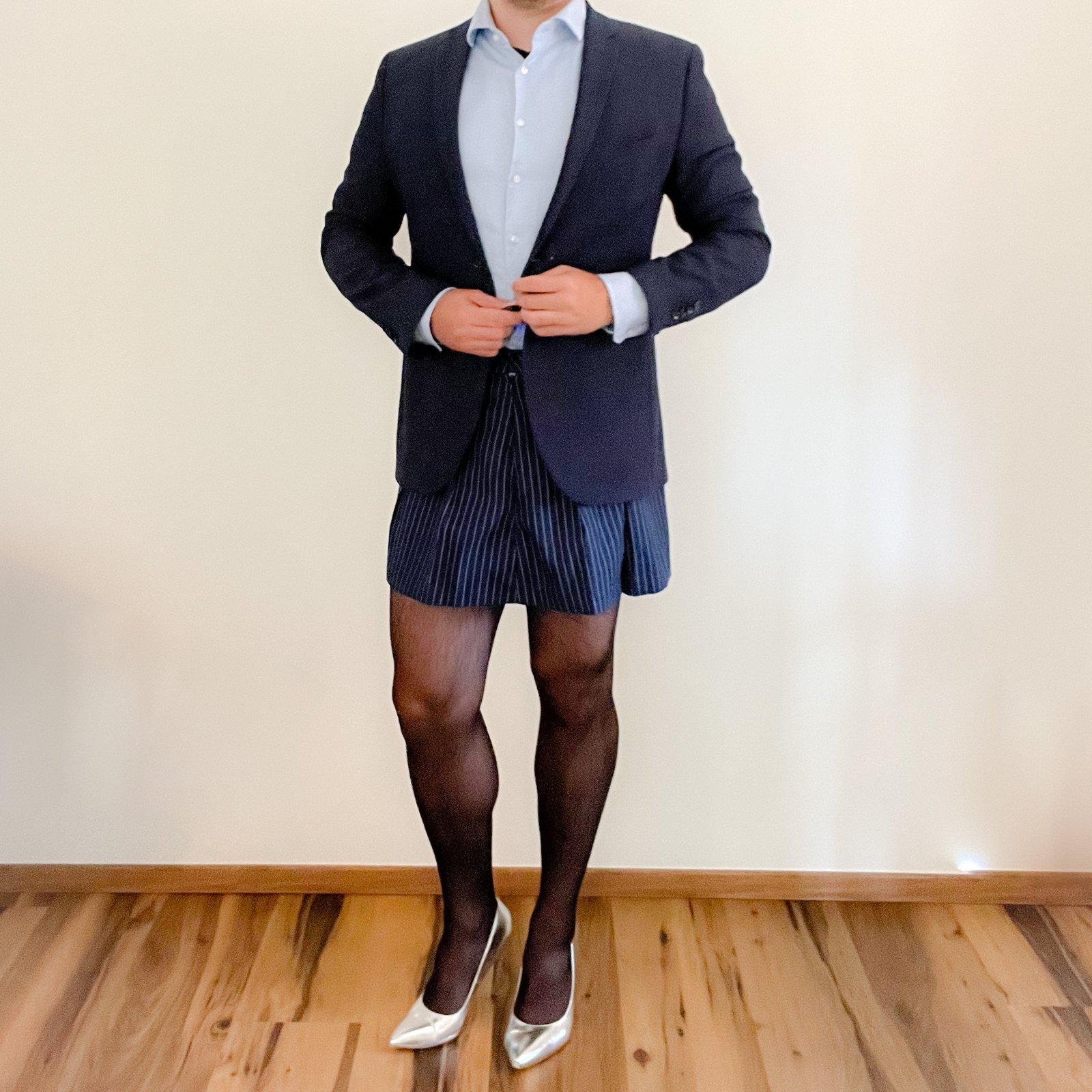 Navy Blazer & Nadelstreifen-Mini